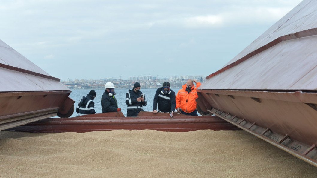 Over 7,800 Ships Pass Through Ukraine’s Black Sea Grain Corridor Despite Intense Russian Strikes