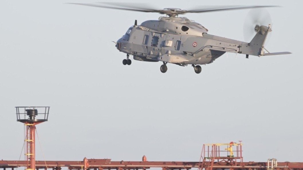 Francia intercepta un petrolero de la Flota Sombra rusa en el Mediterráneo, afirma Macron