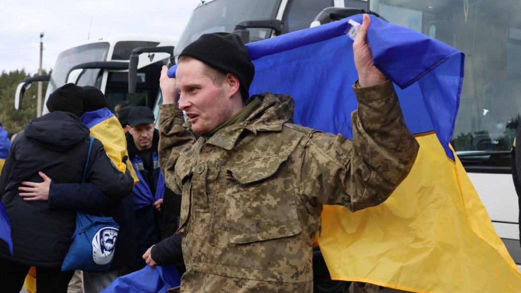 Ukraine Brings Home 300 Soldiers From Russian Captivity in Second Geneva Prisoner Swap