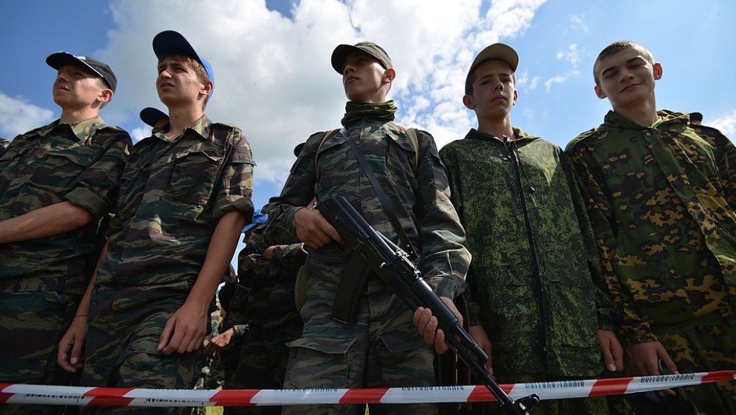 Schoolchildren in Russia Compete as “Stormtroopers” in Putin-Backed Military Games