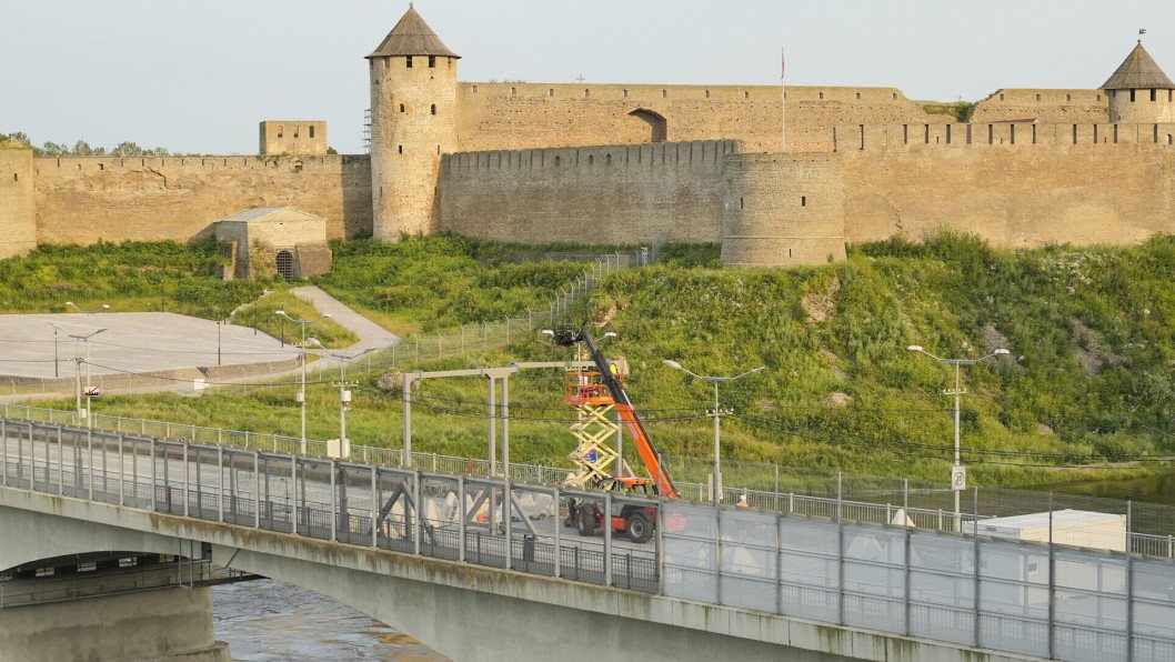 Estonia Erects Border Fortifications as Tensions With Russia Mount