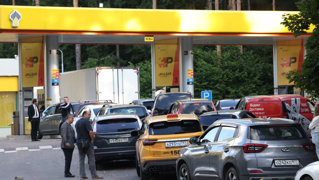 Zelenskyy: Putin Talked Greatness for 27 Years—Now Russia is Queuing for Gas