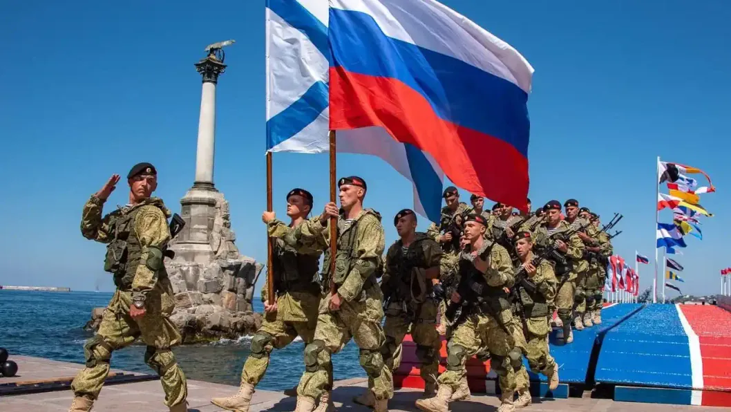 Ukrainian Forces Crush Elite Russian Marines Unit, Capturing 10 of Them, Video