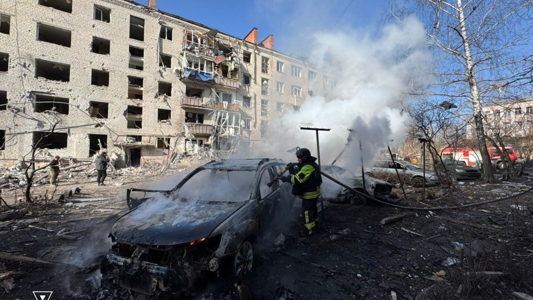 Ataque ruso contra Sloviansk deja muertos y heridos tras impacto directo contra edificio residencial