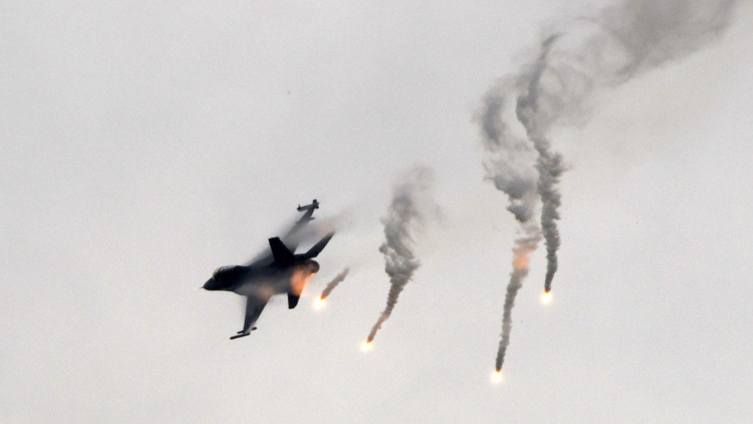 US F-16's and Chinese Fighters Engage in Brief Aerial Standoff Over Yellow Sea