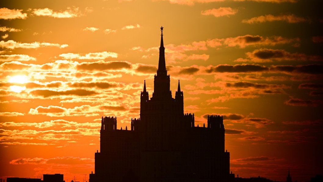 War Costs Soar, Oil Prices Sink: Russia’s Coffers Are Running Out of Cash