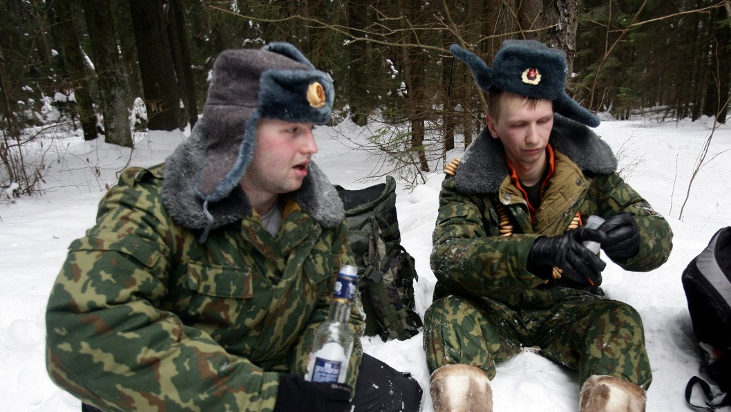 Russian Forces Suffer Mass Alcohol Poisoning in Zaporizhzhia Direction, Ukraine Reports