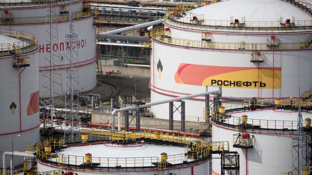 Russian Oil Output Sees Biggest Drop Since COVID Following Ukrainian Drone Blitz