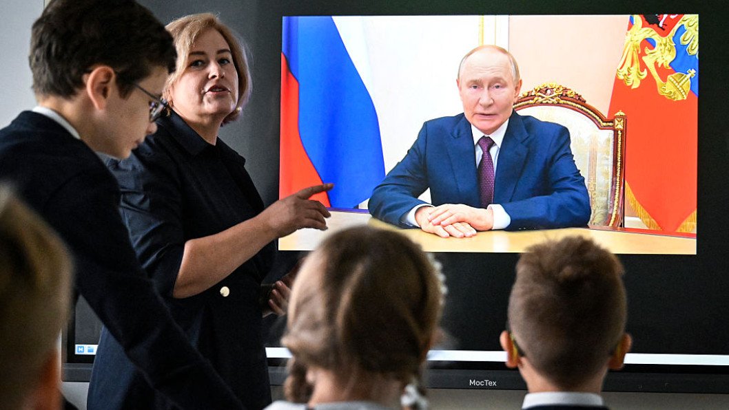 Russian Schools Warn Students of Life in Prison for Treason and the Dangers of VPNs