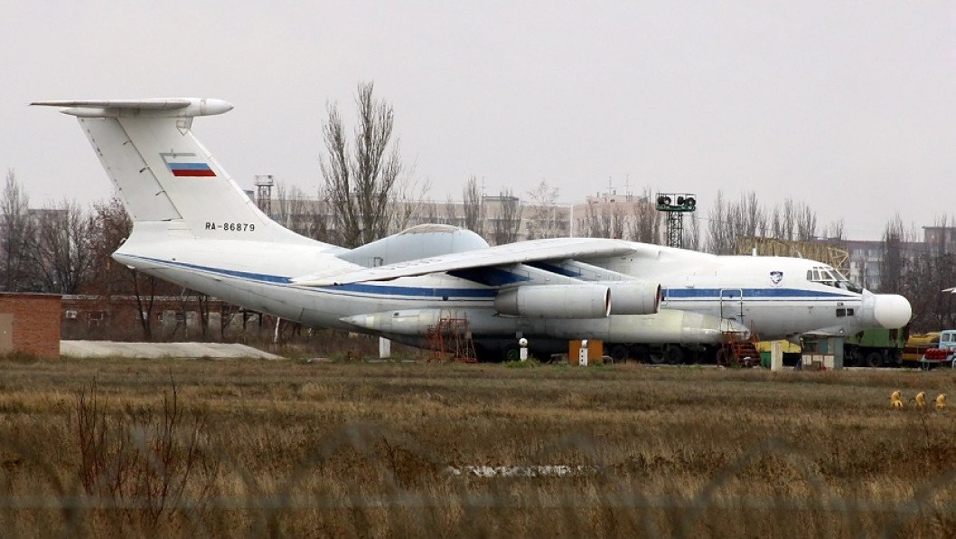 Se informa que drones ucranianos incendiaron el avión láser secreto ruso A-60 en un ataque a Taganrog, según video