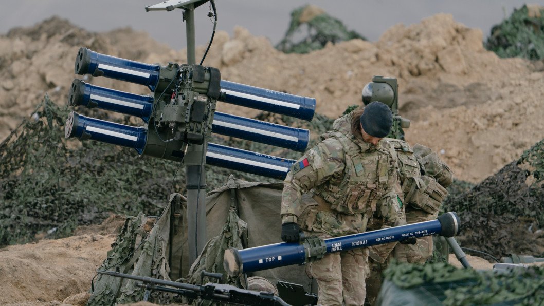 Britain Rushes 1,000 Supersonic Missiles to Shield Ukraine From Russian Strikes