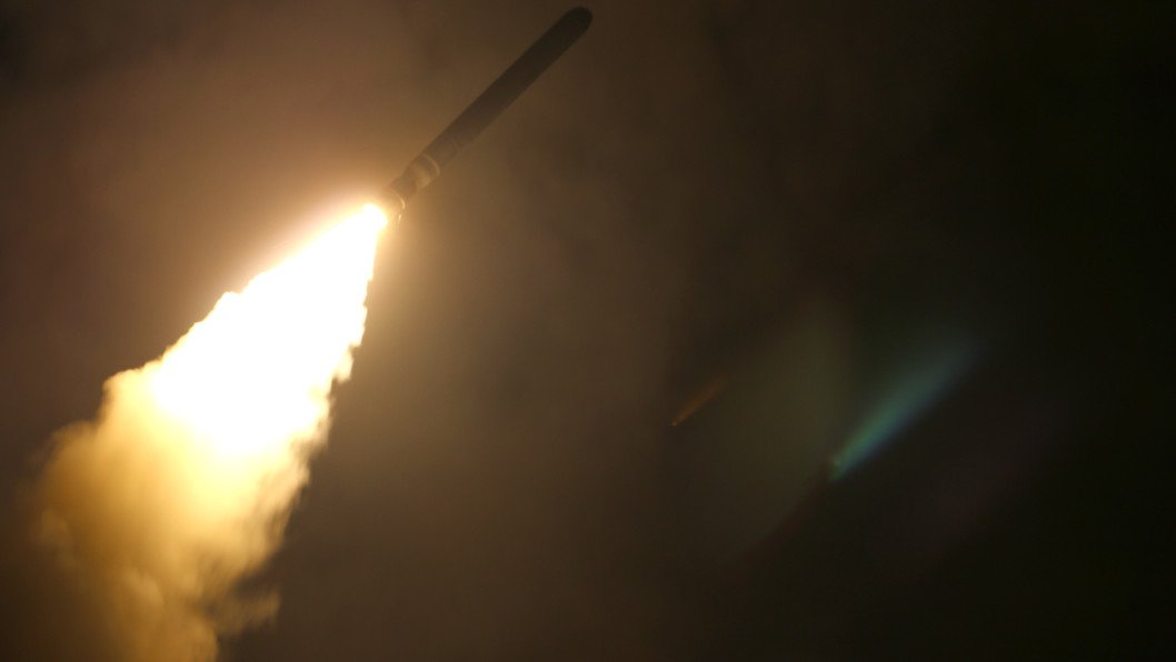Trump Offers Putin a Choice: Settle the War—or Face Tomahawks From Ukraine