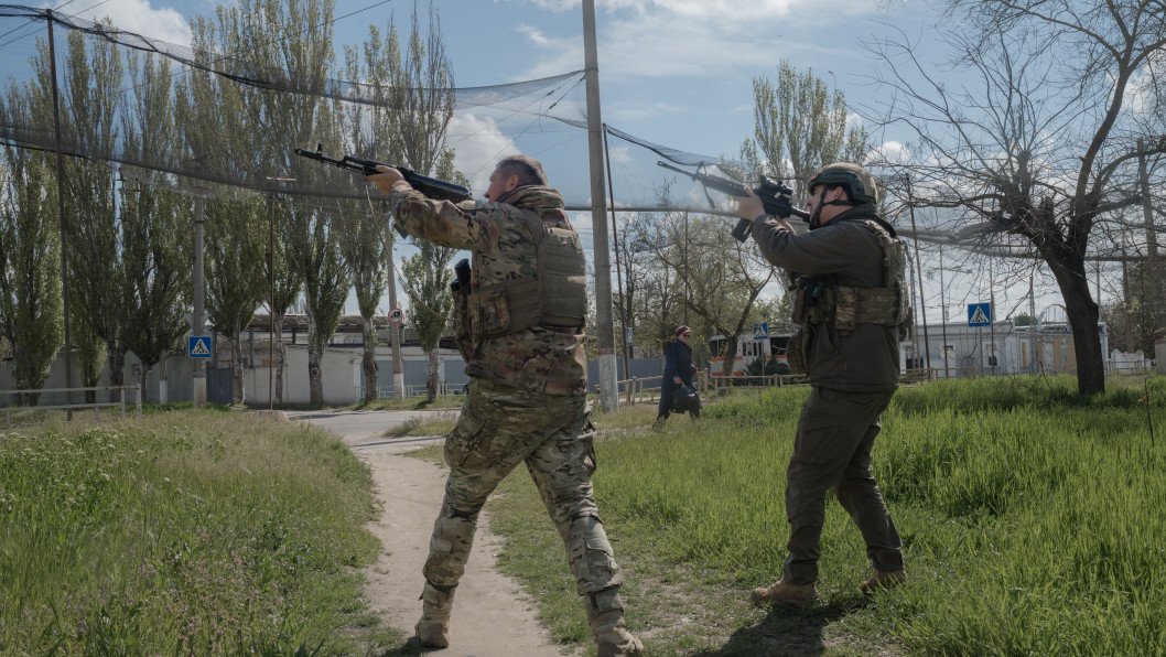 ¿Cómo logran los infantes de marina ucranianos neutralizar la ofensiva de drones rusos en Kherson?
