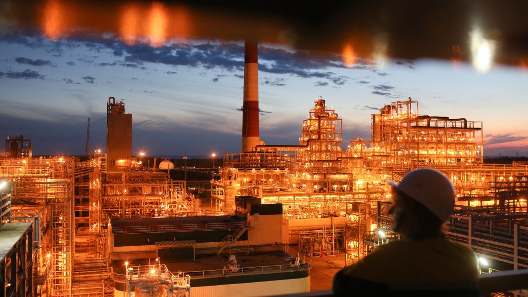 Fuel Panic in Russia as Ukrainian Drones Devastate Oil Refineries