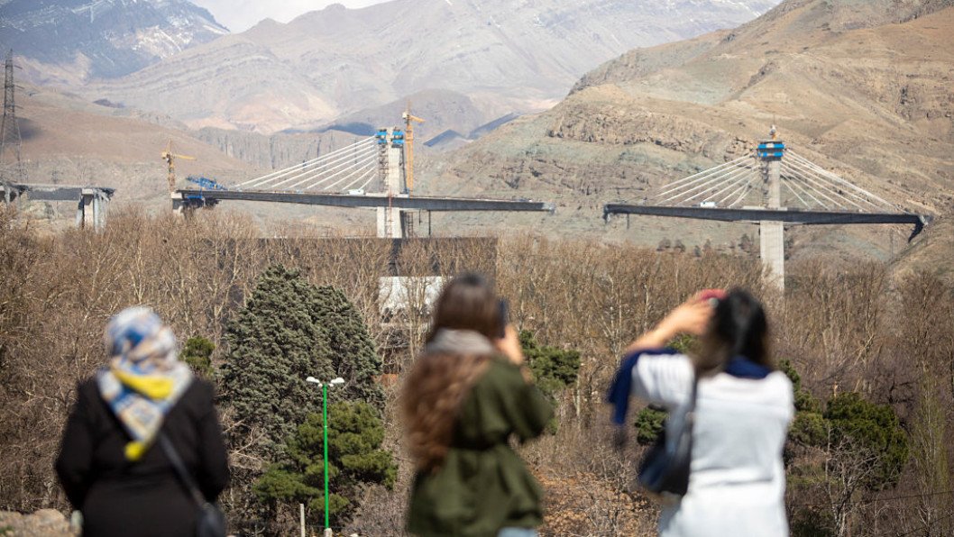 Trump Warns of “Complete Destruction” of Iran Infrastructure if Hormuz Remains Blocked