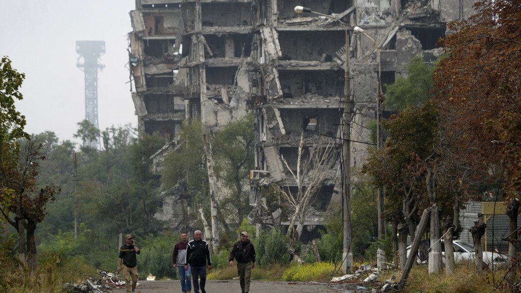 Una película propagandística rusa sobre Mariúpol revela accidentalmente sus propios crímenes de guerra