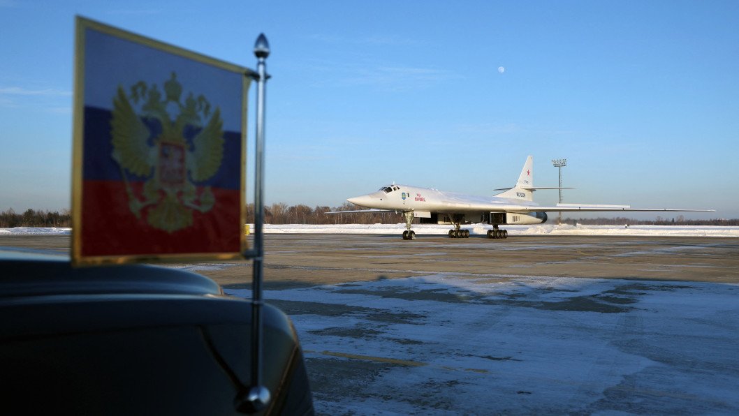 Russian Strategic Tu-160 Bombers Malfunction, Fail to Launch Missiles During Massive Ukraine Strike
