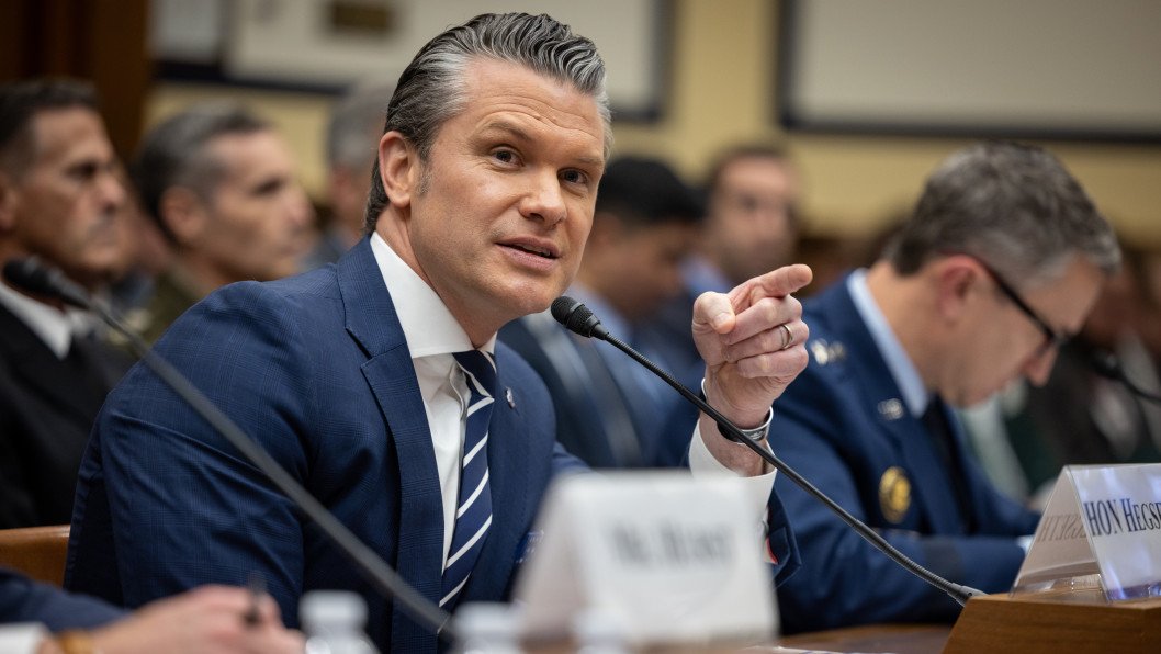Pentagon Releases $400 Million in Ukraine, Defense Secretary Conforms