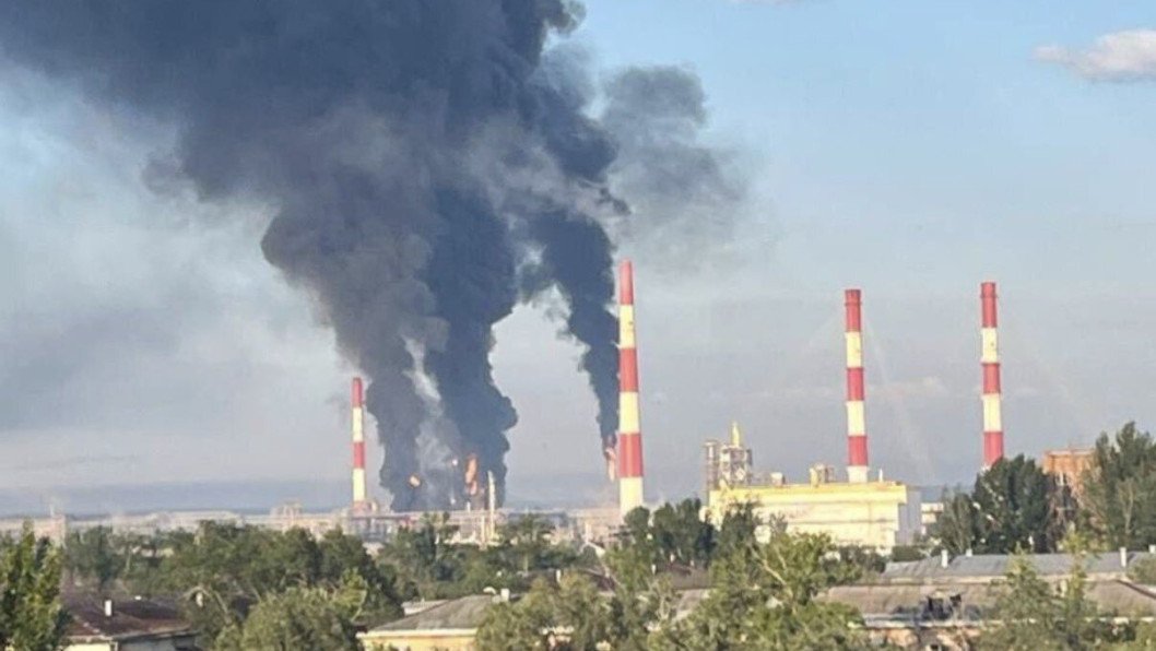 Russia’s 7-Million-Ton Kuibyshev Refinery Burns Again After Drone and Missile Strike