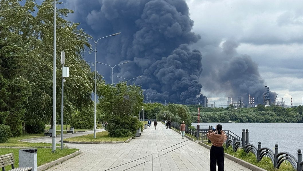 Russia Imposes Fuel Rationing in Moscow After Repeated Ukrainian Drone Attacks on Oil Infrastructure