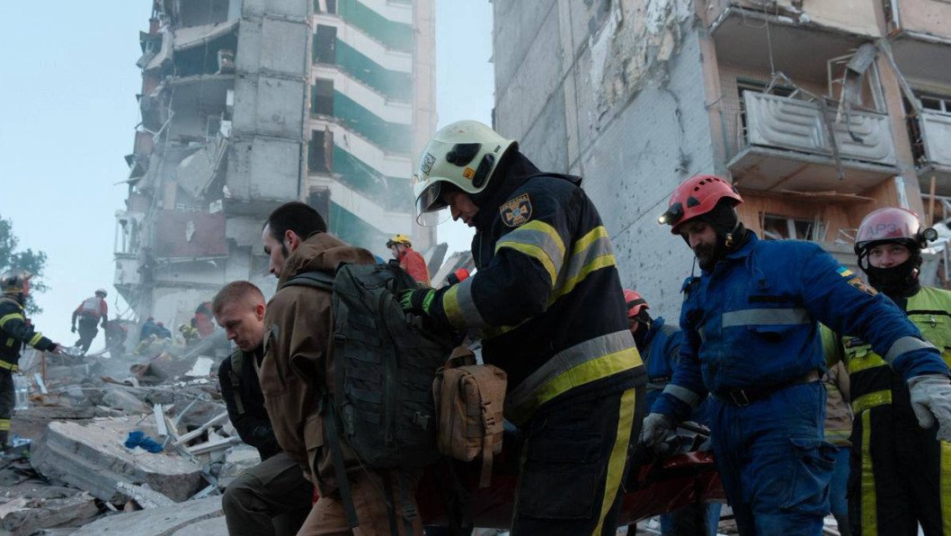 Rusia bombardea Ucrania durante horas y descarga un ataque masivo sobre Kyiv de madrugada: dos muertos y 32 heridos
