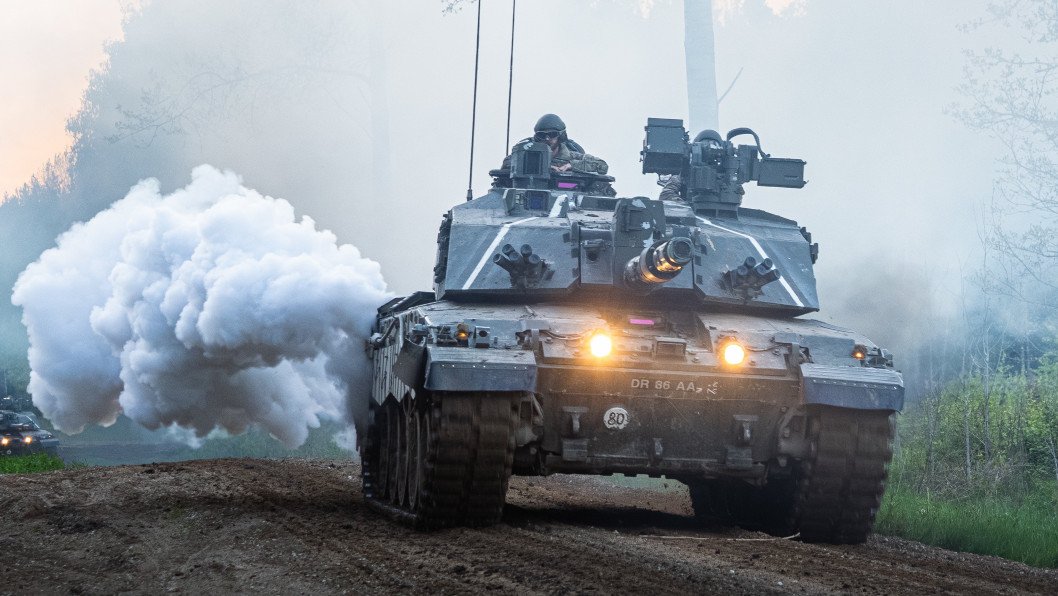 British Battle Tanks Deploy Within 25 km of Russia’s Border as NATO Rehearses Response to Incursion