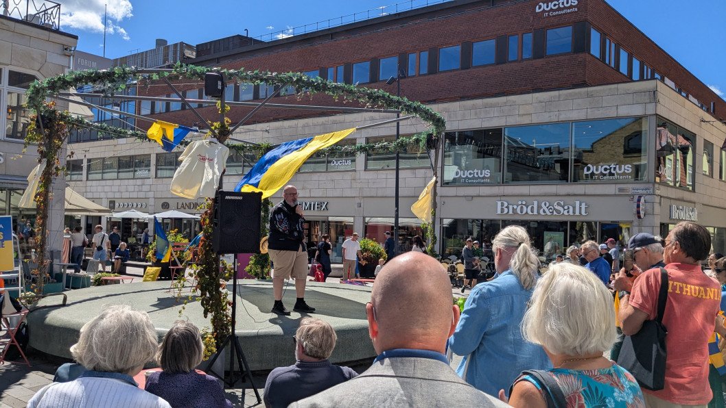 Swedish Citizens Campaign Against Global Brands Supporting Russia's War Economy
