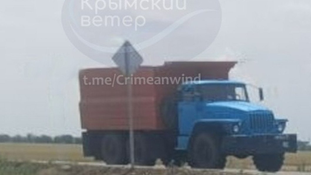 Russian Military Hides Supply Trucks as Civilian Vehicles to Evade Ukrainian Drones