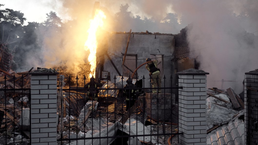 Russian Ballistic Attack on Kyiv Leaves Five Ambulance Staff Injured and Residents Trapped