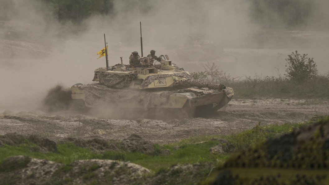 How Ukraine’s Simple Armor Upgrade Improved US Abrams Tanks in Combat Against Russia