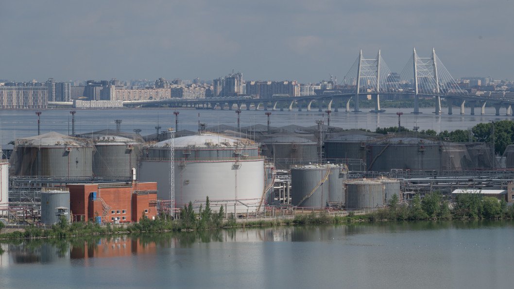 EU Steps In to Help Hungary and Slovakia Cut Final Ties to Russian Oil