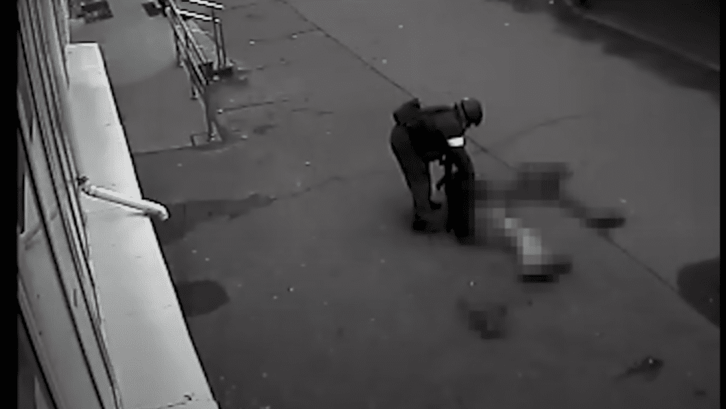 Un video muestra a tropas rusas ejecutando a un hombre de 70 años en Bucha: nueva evidencia de crímenes de guerra