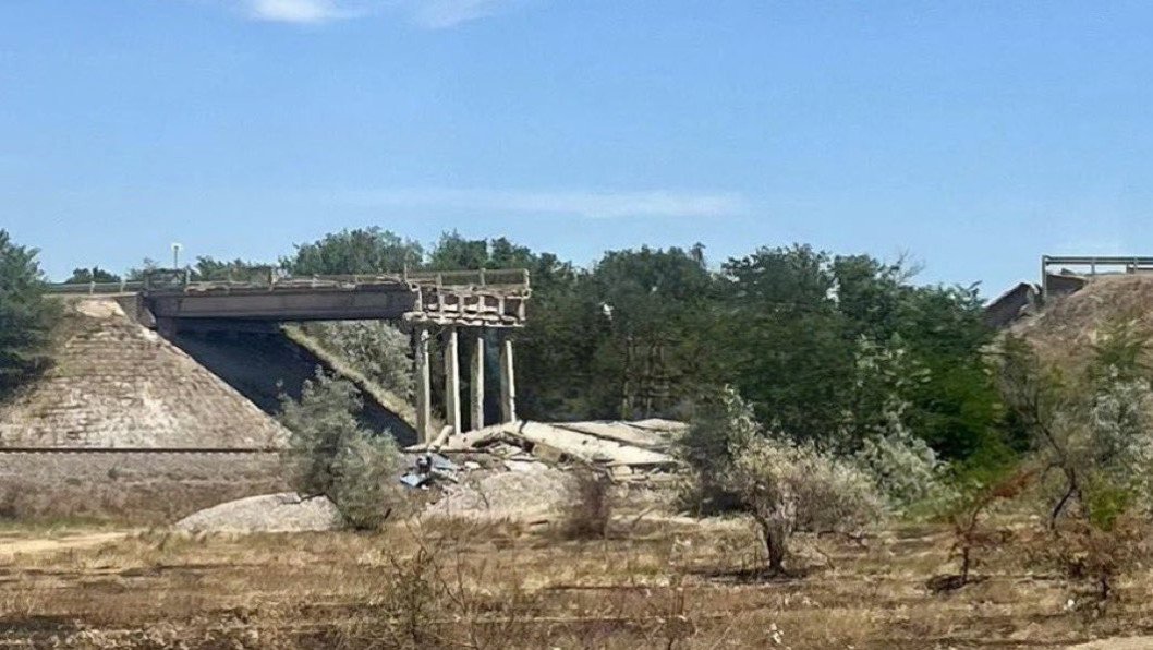 Russia’s Supply Lines Take Another Hit as Ukraine Strikes Two Bridges in Occupied Territory