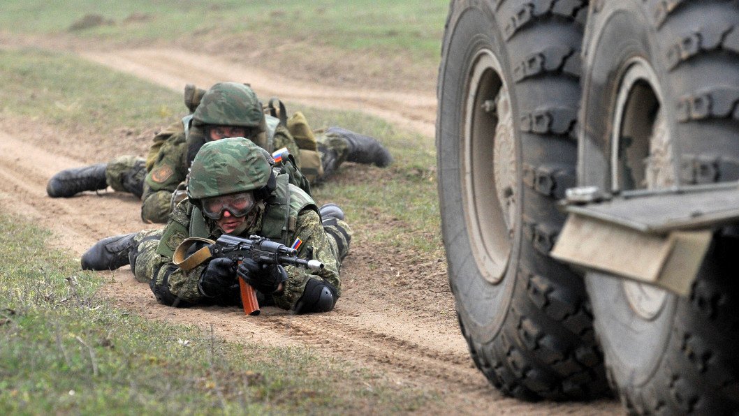 Olas humanas” y pérdidas récord: Rusia intensifica ataques sin avanzar