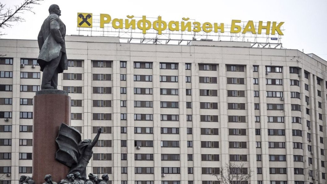 Raiffeisen Bank Could Reclaim $2.3 Billion if EU Approves Unfreezing Russian Oligarch Funds
