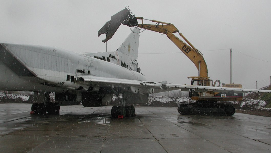A Lookback at Ukraine’s Last Tu-22M3 Bomber, Dismantled 19 Years Ago