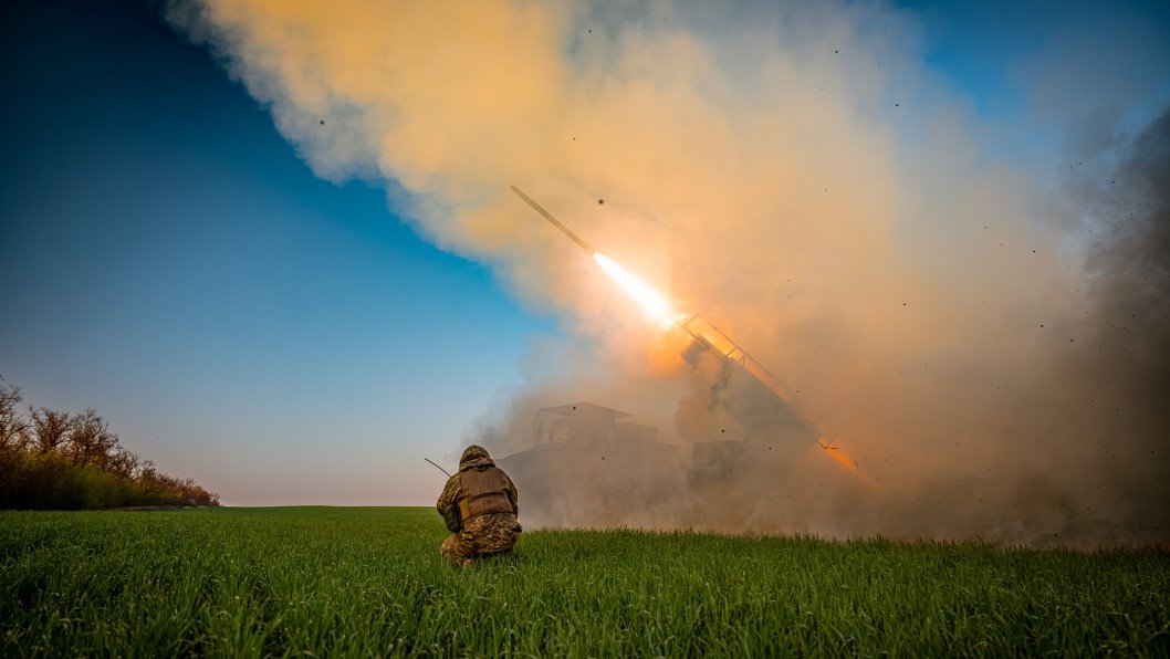 Ukraine Advances on Two Fronts as Russia Throws Rear Units Into Assaults, ISW Reports