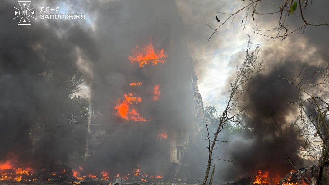 Russian Strikes Kill Three Across Ukraine as Zelenskyy Urges Faster Arms Deliveries