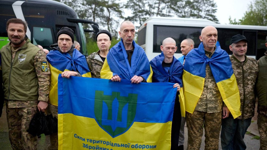 Ukraine Secures Return of 205 Soldiers in First Phase of Major 1,000-for-1,000 Prisoner Swap With Russia