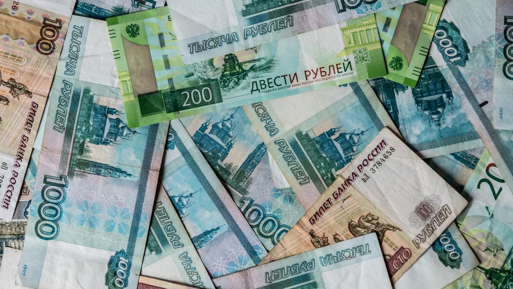 Russians Drain $24 Billion From Banking System in Five-Month Cash Hoarding Panic