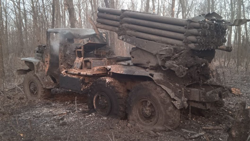 Russian BM-21 Grad Blown Up Mid-Drive by Ukrainian Drone in Donetsk Region, Video