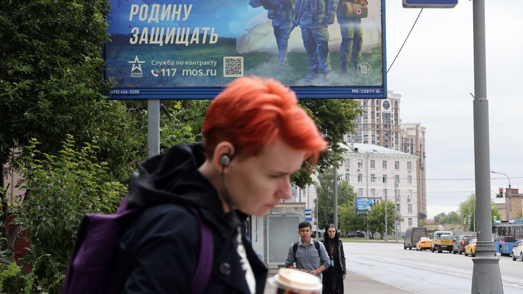 Russia Expands Wartime Recruitment Targeting Young Women as Contract Soldier Shortage Deepens