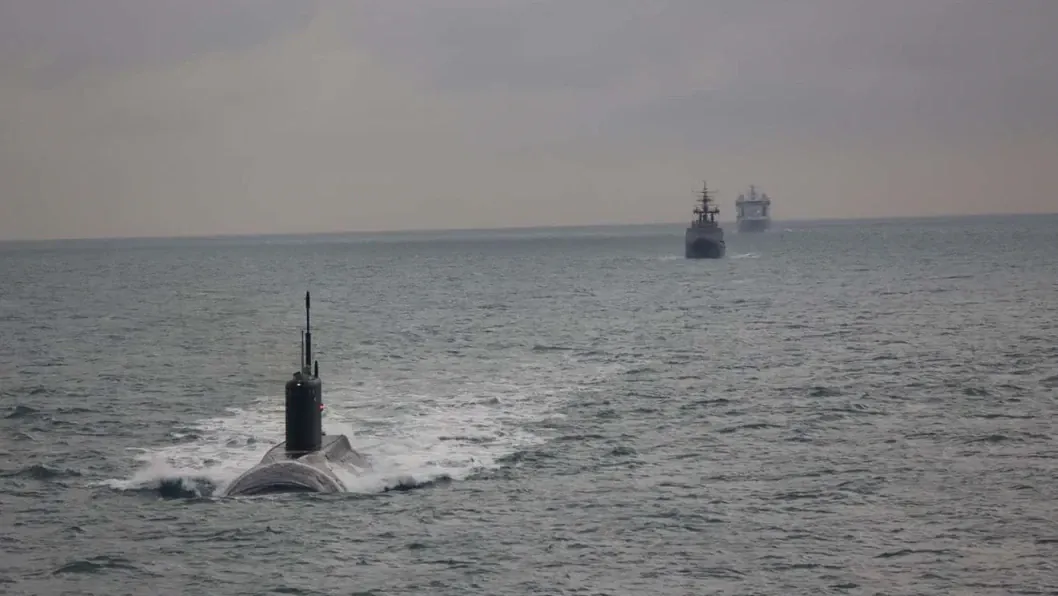 Russia’s Submarine Surfaced in the Channel—But the UK Was Ready