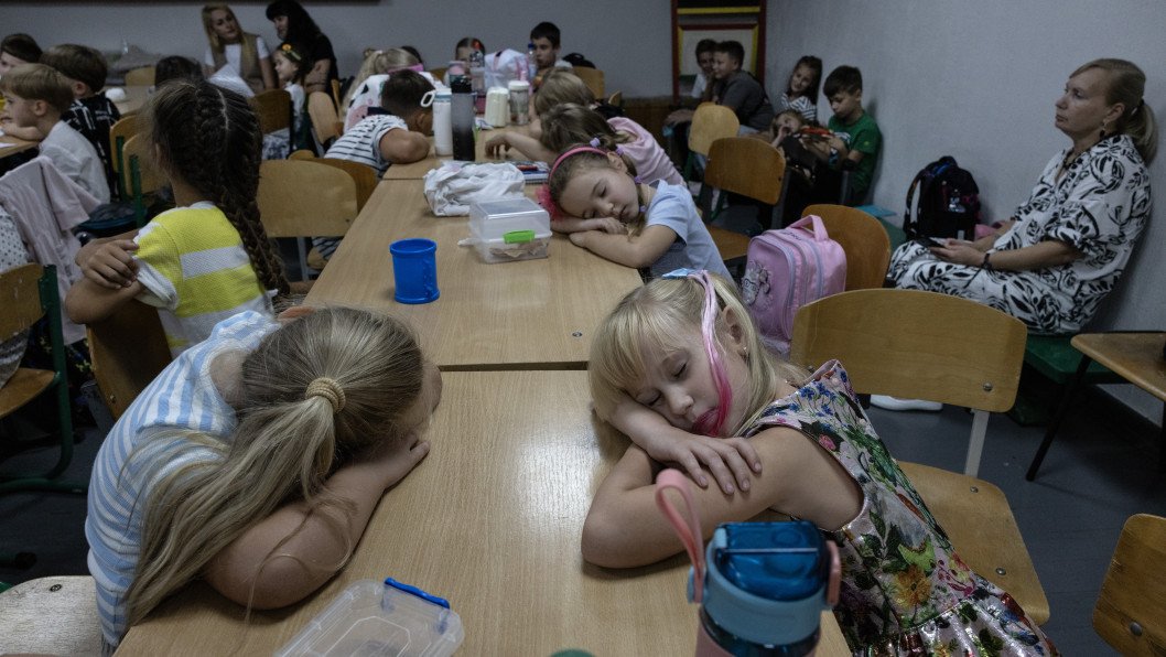 Kyiv Children Go Back to School Under Fire as Russia Attacks Capital for Sixth Straight Day