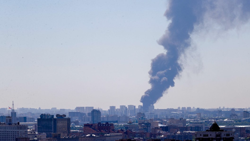 Ukraine Launches Massive Overnight Drone Attack Across Russia, Reaching Moscow