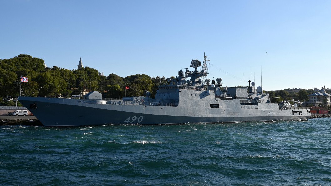 Fragata rusa “Admiral Essen” queda fuera de combate tras ataque ucraniano en Novorossiysk