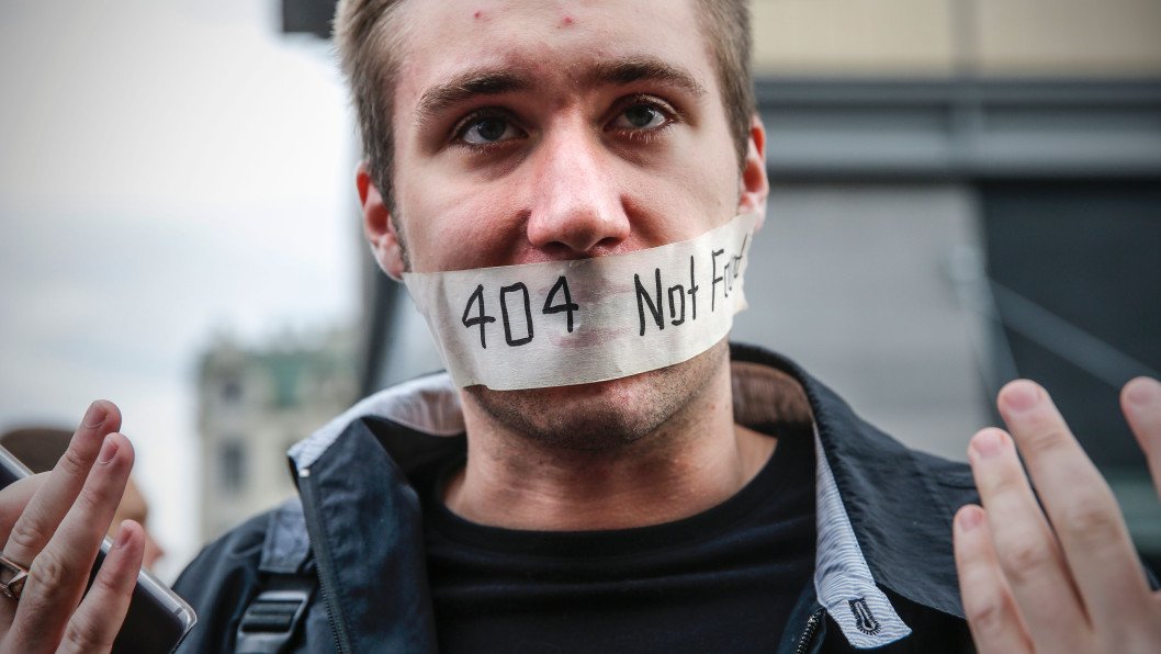 Russia Arrests 18 People During Nationwide Protests Against Internet Restrictions