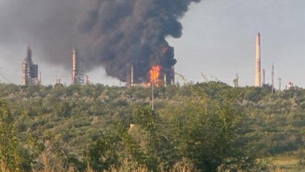 Ukraine Strikes Rosneft's Syzran Oil Refinery More Than 800 Kilometers Inside Russia
