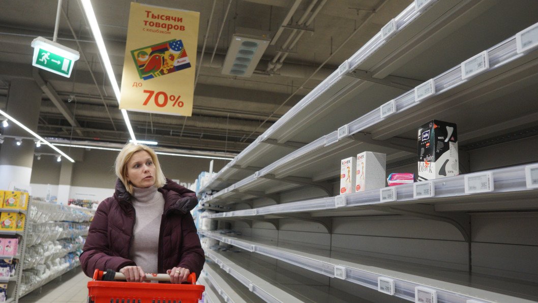 81% of Russians Now Cut Back on Food as War Drains Household Budgets, Intel Reports