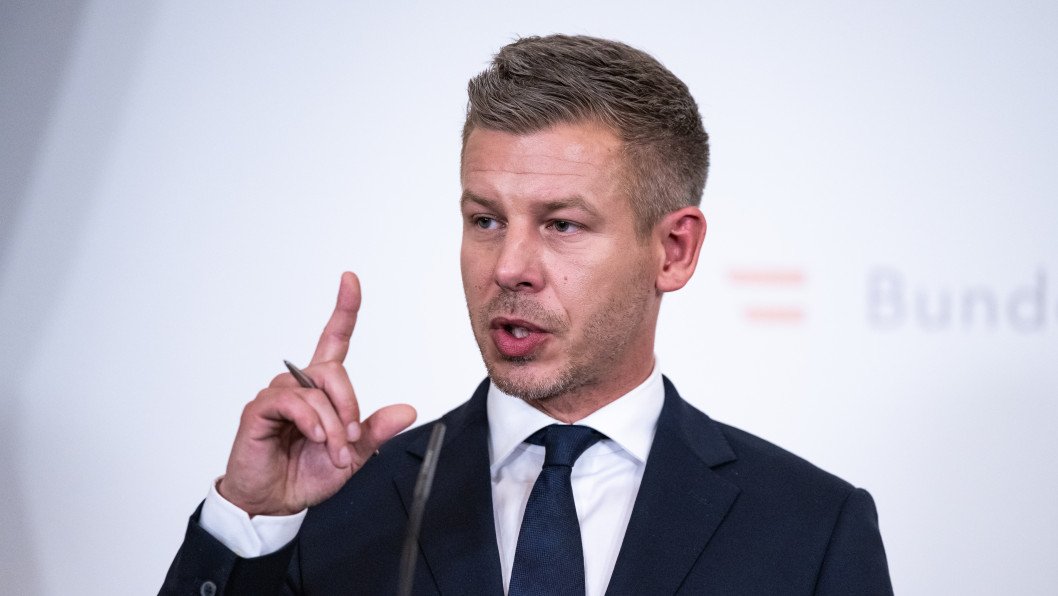 Hungary Will Not Provide Weapons for War in Ukraine, Magyar Tells NATO Chief